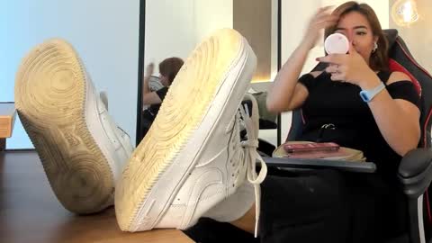 Snapshot of alma_fenix chatting on October 31, 2025, 12:50 pm ALMA FENIX online show from October 31, 2025, 12:50 pm