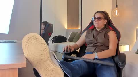 Snapshot of alma_fenix chatting on November 4, 2025, 12:15 pm ALMA FENIX online show from November 4, 2025, 12:15 pm