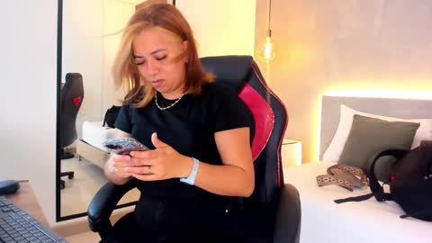 Snapshot of alma_fenix chatting on November 12, 2025, 12:27 pm ALMA FENIX online show from November 12, 2025, 12:27 pm