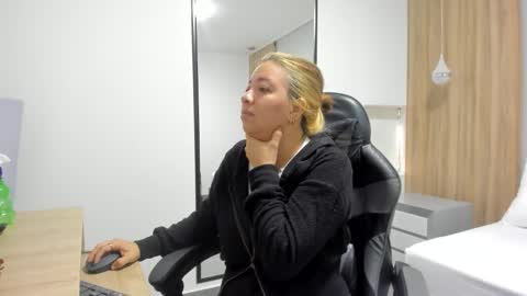 ALMA FENIX  online show from December 20, 2025, 12:23 pm