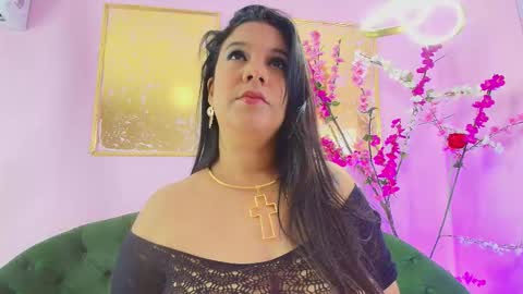 ALMENDRAEVANS online show from November 9, 2025, 12:03 pm