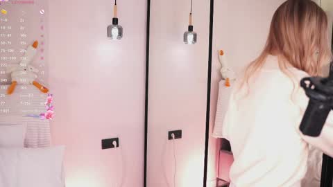 Lia online show from May 17, 2026, 3:04 am