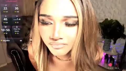 alodialuxts online show from October 22, 2025, 7:46 pm