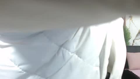 alonddra_tay online show from April 22, 2026, 11:34 am