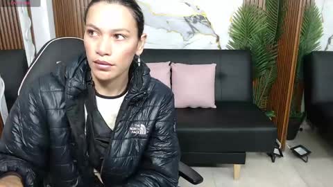 alonddra_tay online show from May 3, 2026, 11:38 am