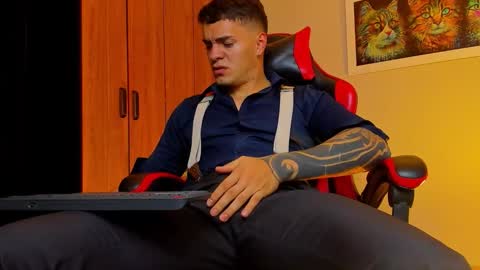 alpha_dominus_ online show from November 6, 2025, 4:57 am