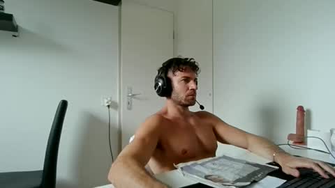 alphah_hunk online show from April 10, 2026, 12:21 pm