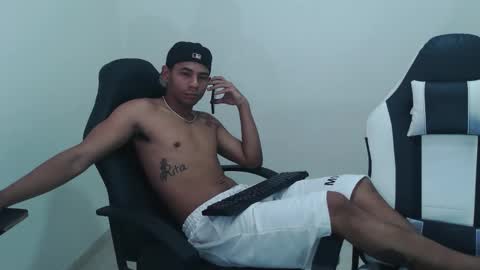 alphas_latins online show from March 23, 2026, 7:07 pm