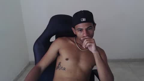 alphas_latins online show from April 14, 2026, 7:20 pm