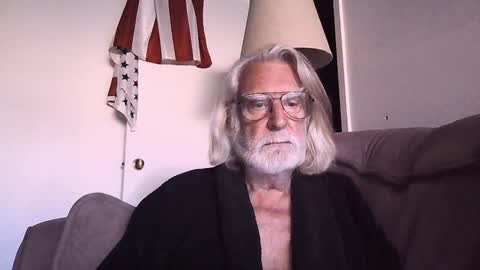 Snapshot of alphauniform chatting on October 1, 2025, 12:22 pm AlphaUniform online show from October 1, 2025, 12:22 pm