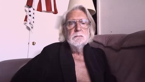 Snapshot of alphauniform chatting on October 14, 2025, 1:45 pm AlphaUniform online show from October 14, 2025, 1:45 pm