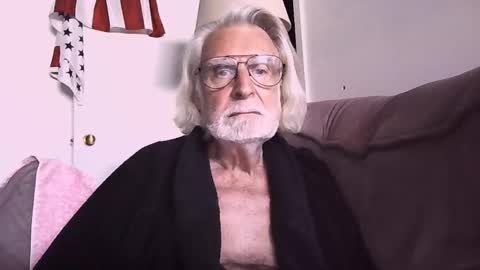 Snapshot of alphauniform chatting on October 29, 2025, 4:09 pm AlphaUniform online show from October 29, 2025, 4:09 pm