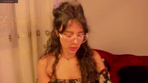 Snapshot of aluna_0310 chatting on December 2, 2024, 11:40 pm . . online show from December 2, 2024, 11:40 pm