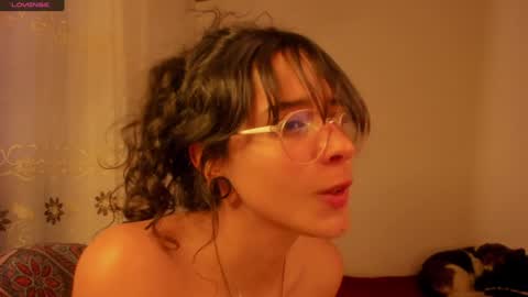 Snapshot of aluna_0310 chatting on December 19, 2024, 11:14 pm . . online show from December 19, 2024, 11:14 pm