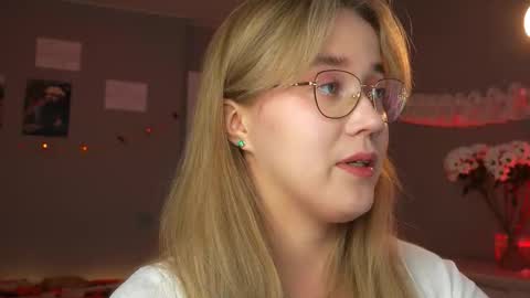 Snapshot of aluntick chatting on November 9, 2025, 1:42 pm Amelia NEXT STREAM online show from November 9, 2025, 1:42 pm