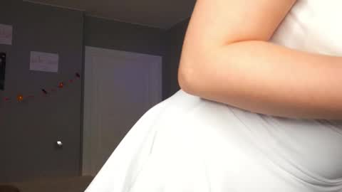 Snapshot of aluntick chatting on November 19, 2025, 1:55 pm Amelia NEXT STREAM online show from November 19, 2025, 1:55 pm