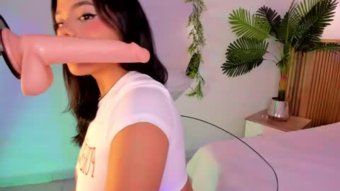 aly_leee online show from April 18, 2026, 6:23 pm