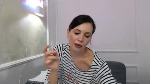 Snapshot of alyarei chatting on October 18, 2025, 5:57 pm alyarei online show from October 18, 2025, 5:57 pm