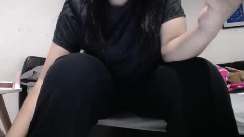 Alyn Maria online show from November 19, 2025, 2:22 am