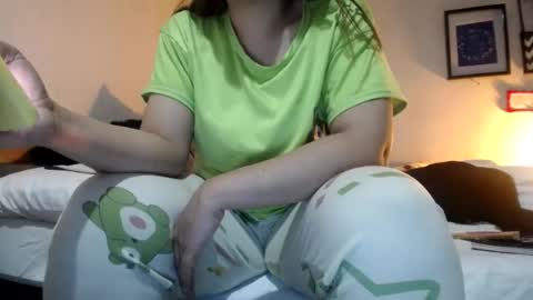 Snapshot of alynfoxx chatting on July 23, 2026, 1:52 am Alyn Maria online show from July 23, 2026, 1:52 am