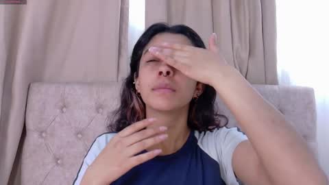 alyssa_joness online show from November 13, 2025, 1:43 pm