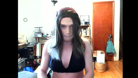 Snapshot of alyssatwo chatting on March 5, 2025, 6:45 pm Britney online show from March 5, 2025, 6:45 pm