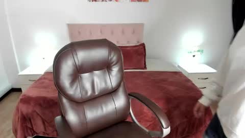 Snapshot of alyssia_wolds_1 chatting on February 7, 2025, 12:17 pm alyssia wolds online show from February 7, 2025, 12:17 pm