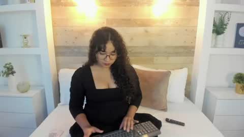 Snapshot of alysson_moon_ chatting on July 31, 2026, 4:45 am A L Y online show from July 31, 2026, 4:45 am