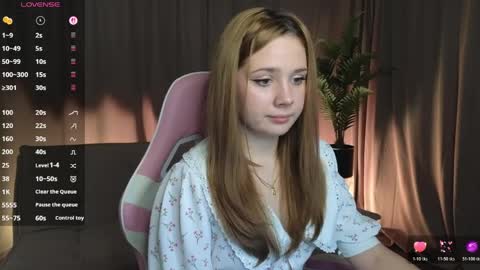Alyx online show from April 6, 2026, 8:43 pm