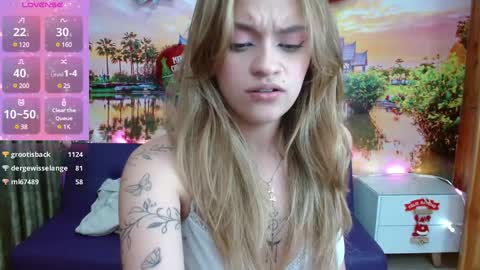 Snapshot of alyy_cute chatting on December 19, 2024, 12:13 am Alyy online show from December 19, 2024, 12:13 am