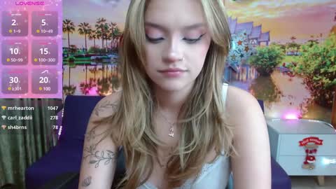 Snapshot of alyy_cute chatting on December 21, 2024, 9:04 pm Alyy online show from December 21, 2024, 9:04 pm