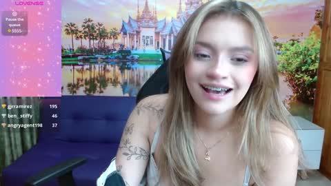 Snapshot of alyy_cute chatting on January 8, 2025, 5:15 pm Alyy online show from January 8, 2025, 5:15 pm