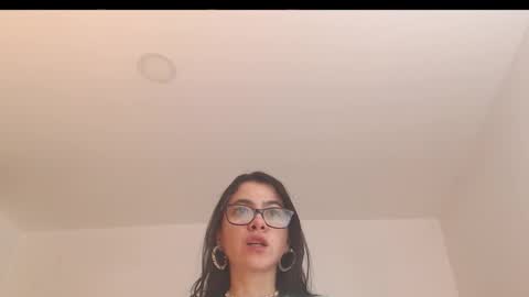 valentia online show from October 10, 2025, 2:54 am