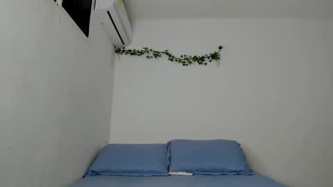 AMAIA online show from October 25, 2025, 7:41 pm