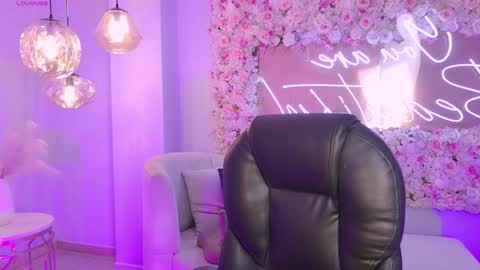 Amaia Haywood online show from December 4, 2025, 6:34 am