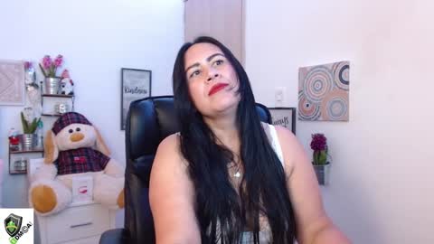 Snapshot of amalia_brunette chatting on December 6, 2024, 11:14 pm AMALIA online show from December 6, 2024, 11:14 pm