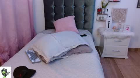 Snapshot of amalia_brunette chatting on January 3, 2025, 2:32 am AMALIA online show from January 3, 2025, 2:32 am