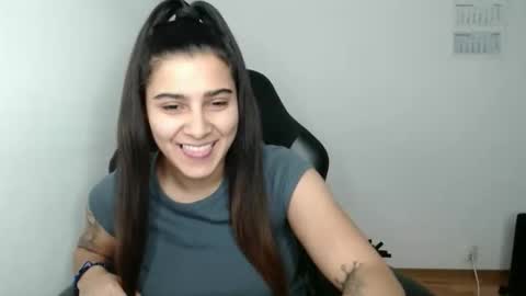 The queen of the biceps  online show from January 16, 2026, 5:06 pm