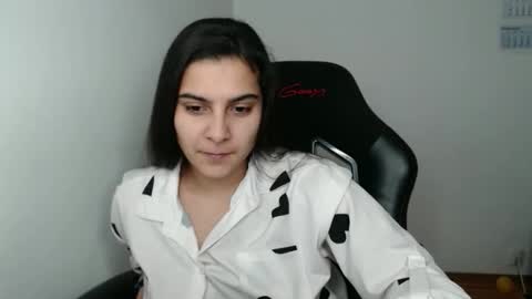 The queen of the biceps  online show from January 17, 2026, 5:12 am