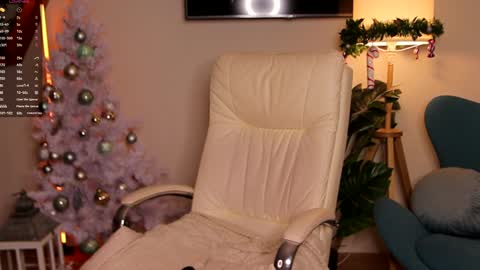 Amanda  fox online show from December 2, 2024, 1:24 pm