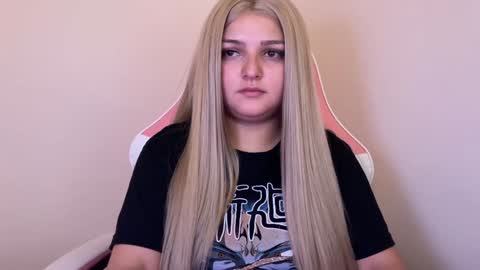 Snapshot of amandhaaa chatting on February 5, 2025, 6:37 pm Amandha online show from February 5, 2025, 6:37 pm