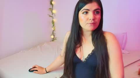 Amara Vega  online show from April 21, 2026, 12:00 pm