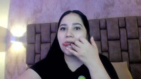 Snapshot of amaraevanss_ chatting on January 6, 2025, 12:24 pm Amara online show from January 6, 2025, 12:24 pm