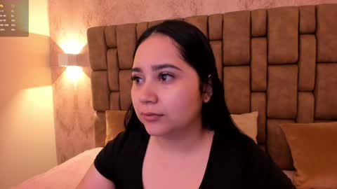 Snapshot of amaraevanss_ chatting on January 11, 2025, 12:18 pm Amara online show from January 11, 2025, 12:18 pm