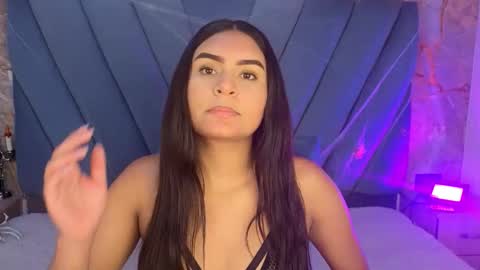 amarahanks_ online show from November 3, 2025, 11:55 am