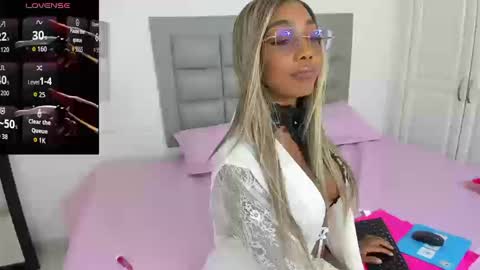 Snapshot of amaraluxe chatting on October 16, 2025, 2:01 am amaraluxe online show from October 16, 2025, 2:01 am