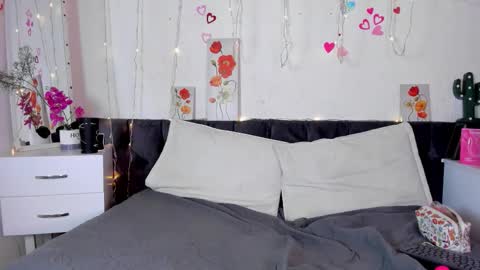 Snapshot of amaramoon_ chatting on November 5, 2025, 7:58 pm AmaraMoon online show from November 5, 2025, 7:58 pm