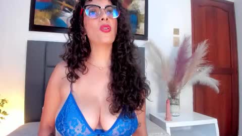 Amara Yasbel online show from November 1, 2025, 6:21 pm