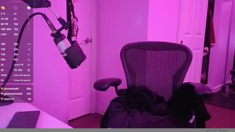 Snapshot of amateuroras chatting on February 15, 2026, 7:51 am leash online show from February 15, 2026, 7:51 am