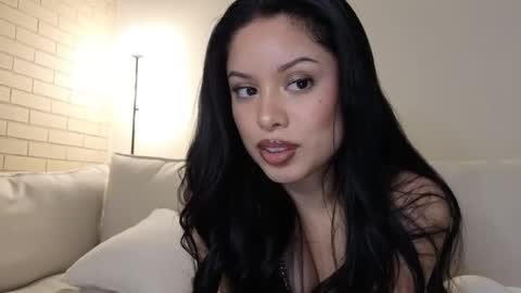 amaya_floress online show from February 11, 2026, 11:26 am